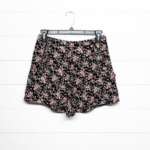 Soprano Floral Shorts‎